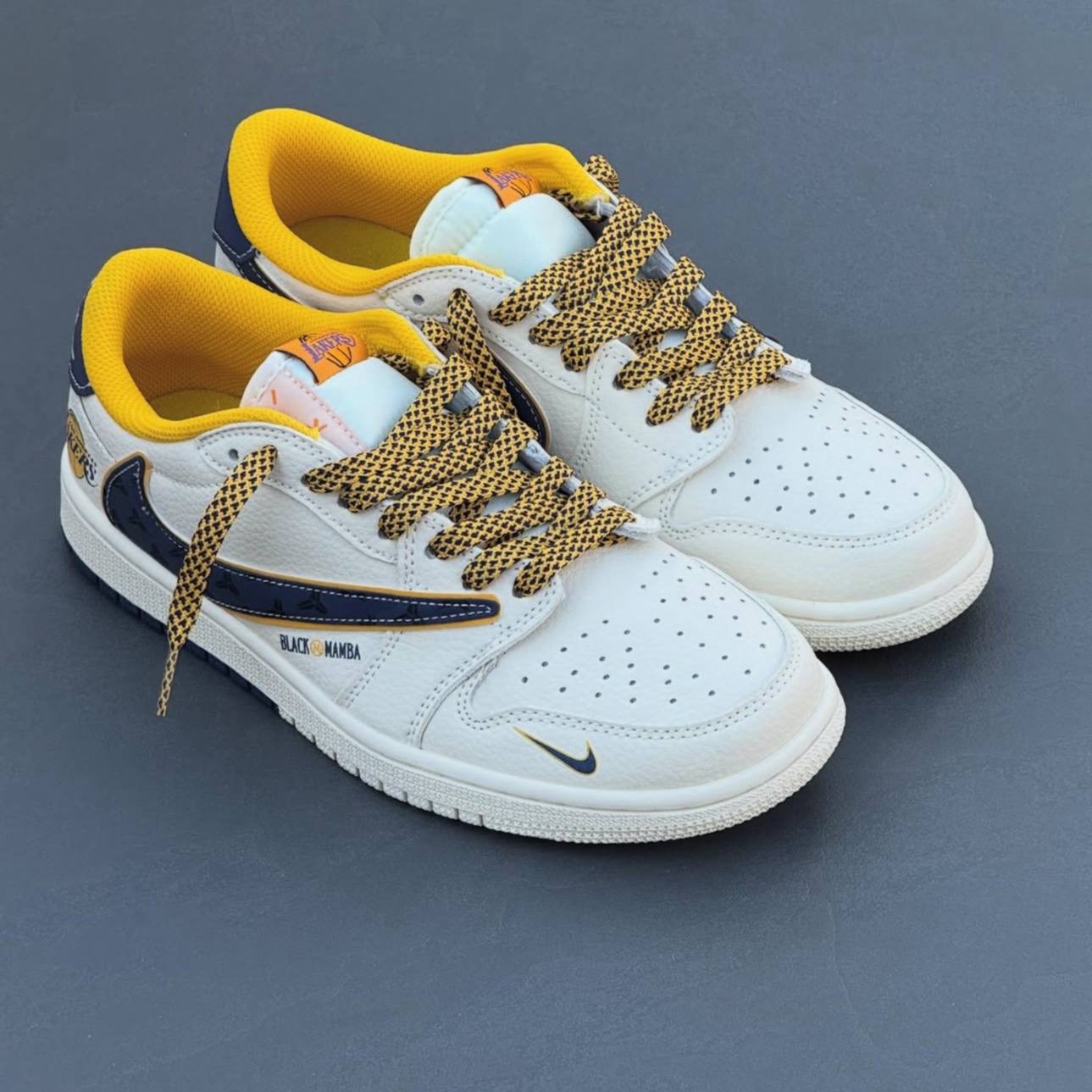 جردن 1 ترویس اسکات Nike Air Jordan 1Travis Scott 277