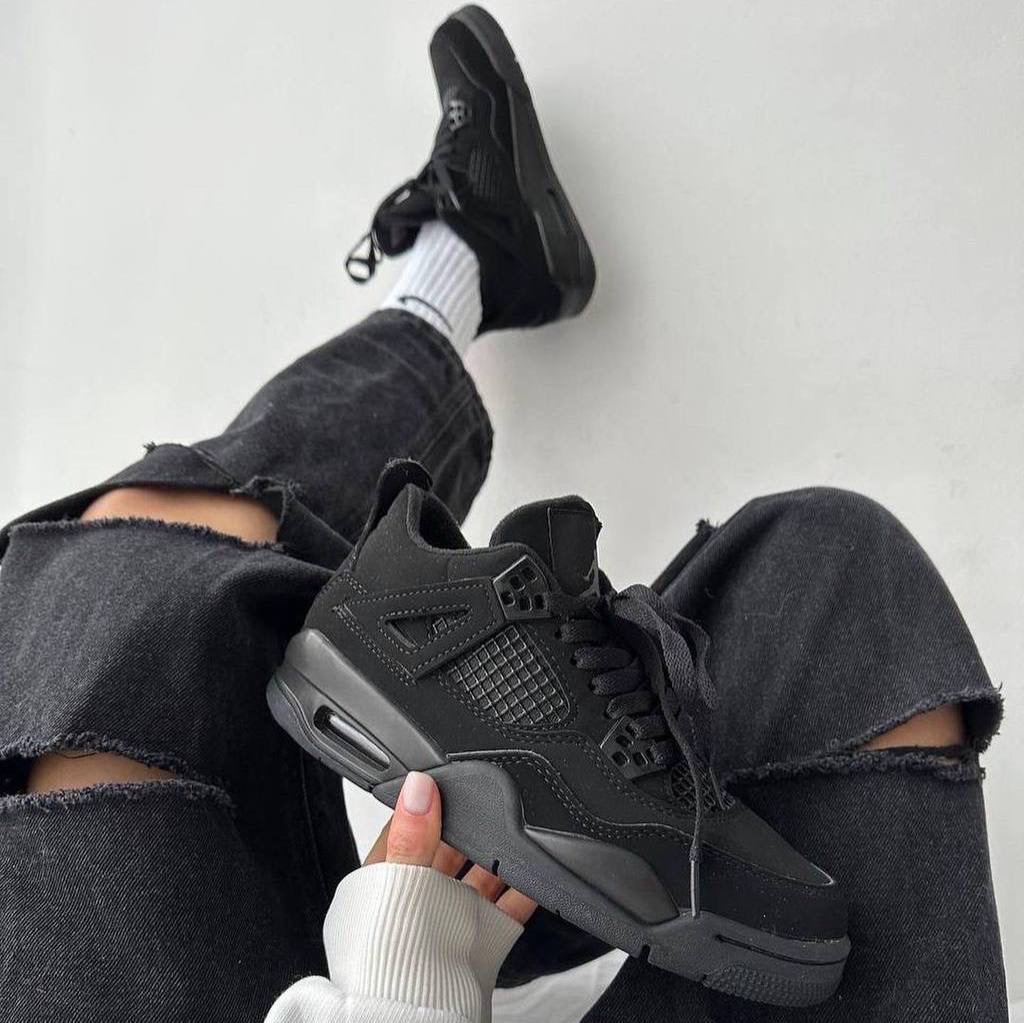 جردن 4بلک کت Nike Air Jordan4 black cat 260