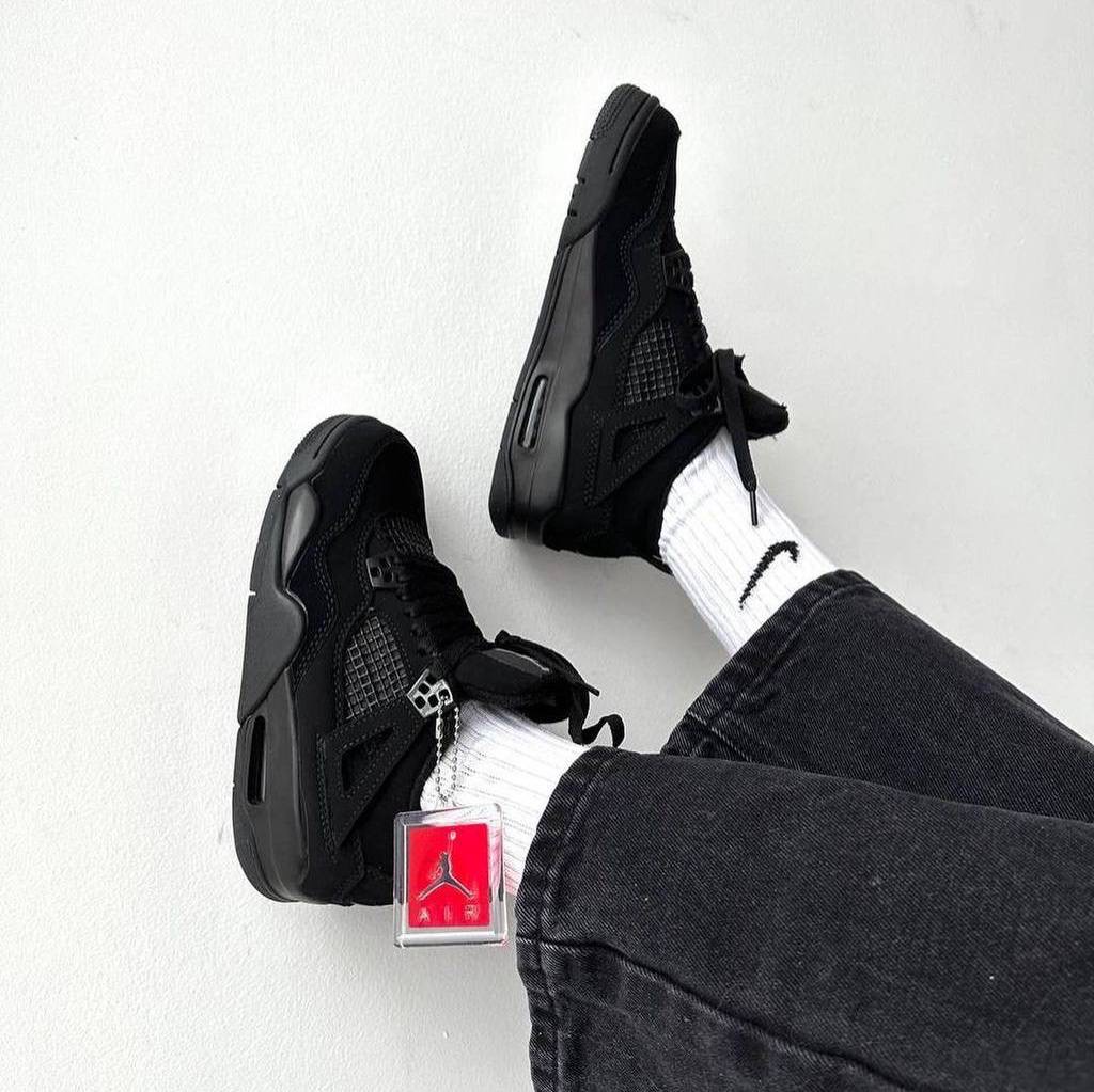 جردن 4بلک کت Nike Air Jordan4 black cat 260
