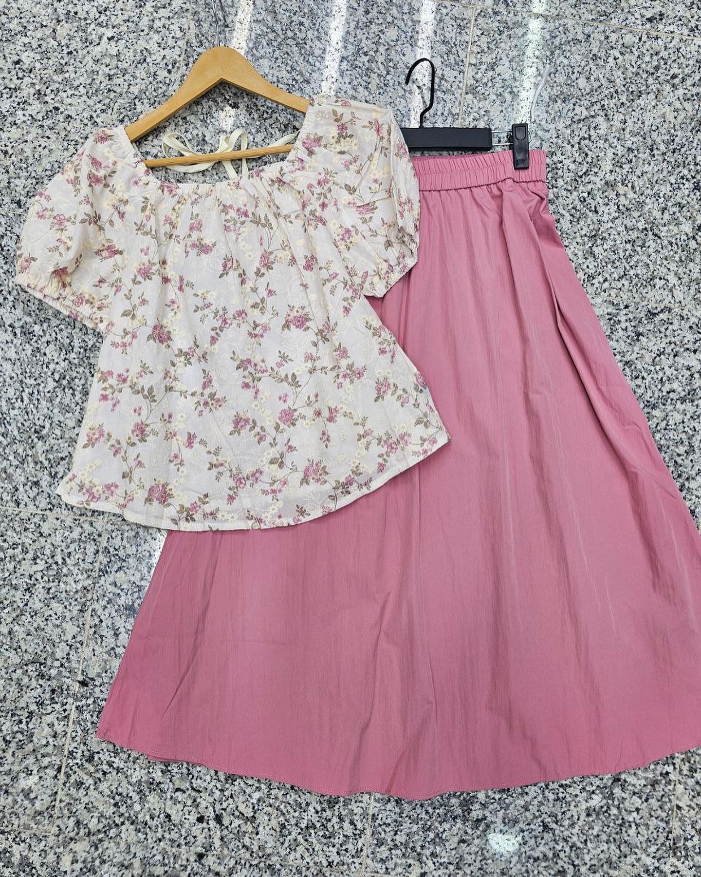 ست دو تیکه شومیز خامه دوزی و دامن نخی