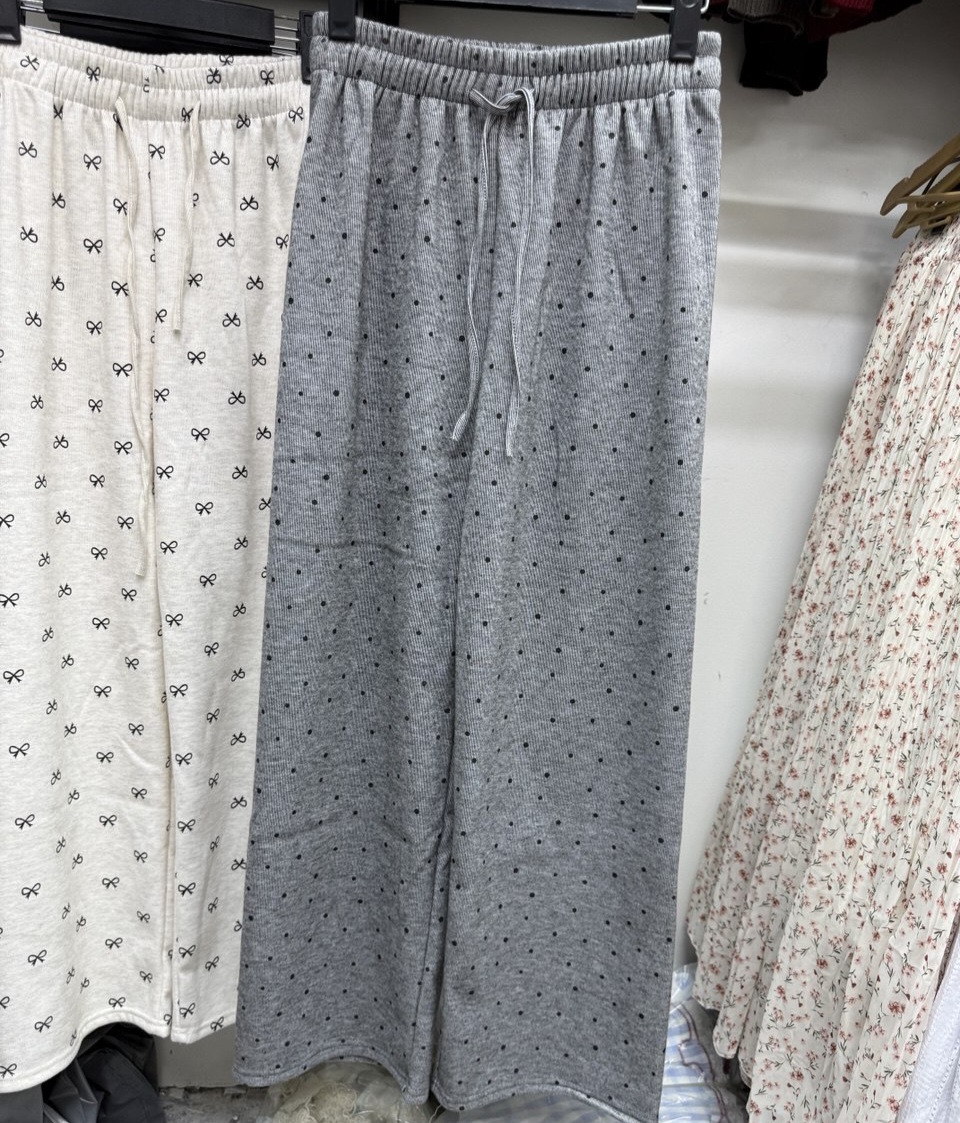 شلوار توپ توپی داخل‌ مخمل