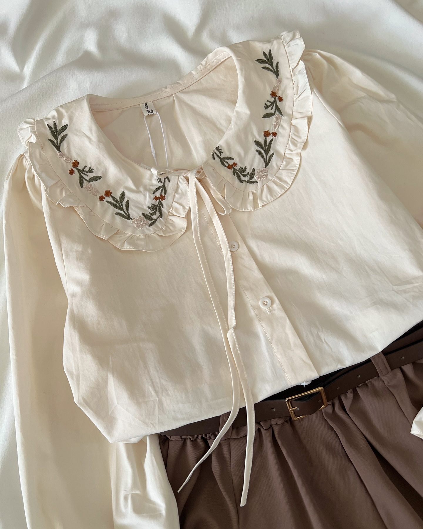 شومیز کتان یقه گلدوزی BB