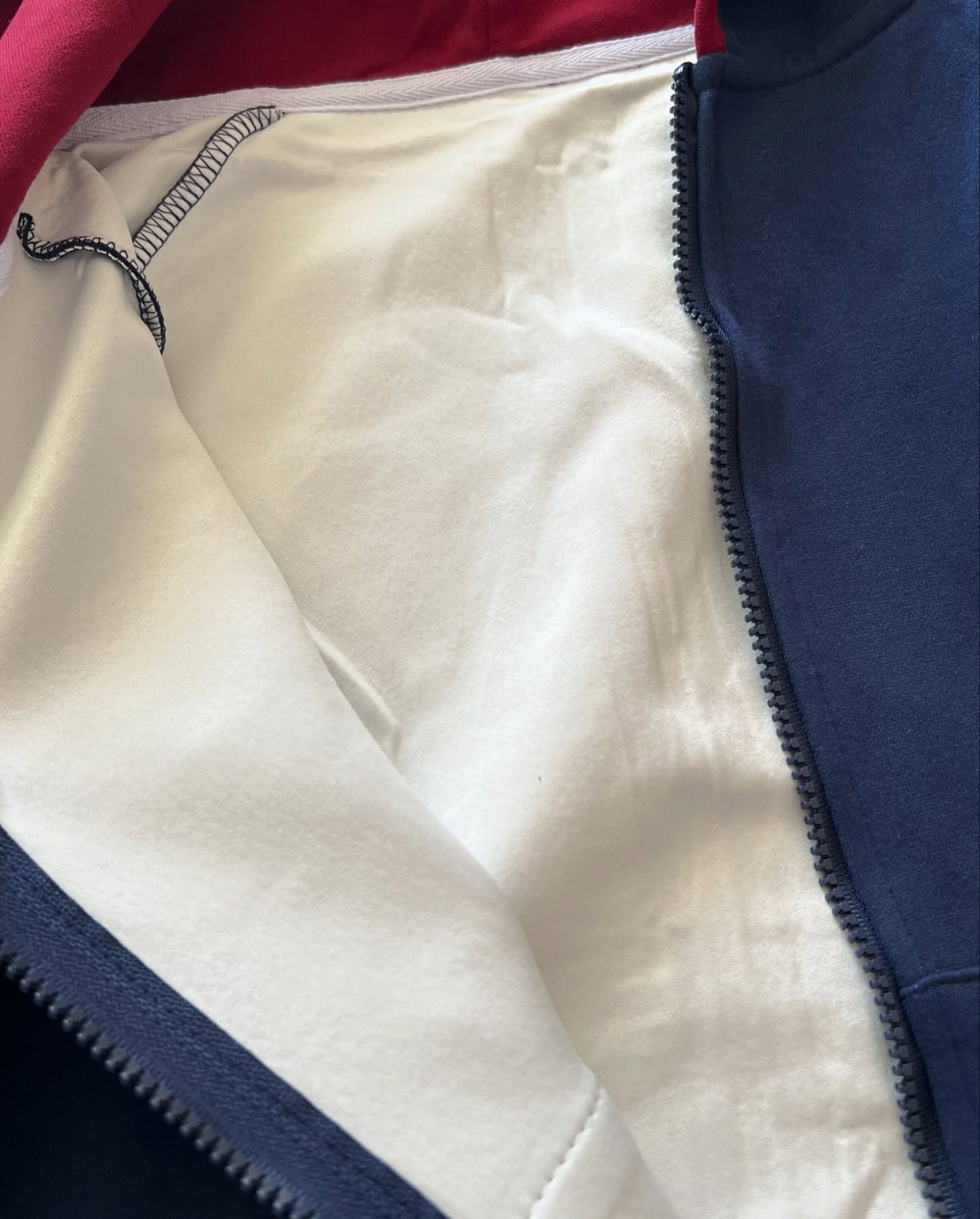 سویشرت بهمراه دامن کوتاه