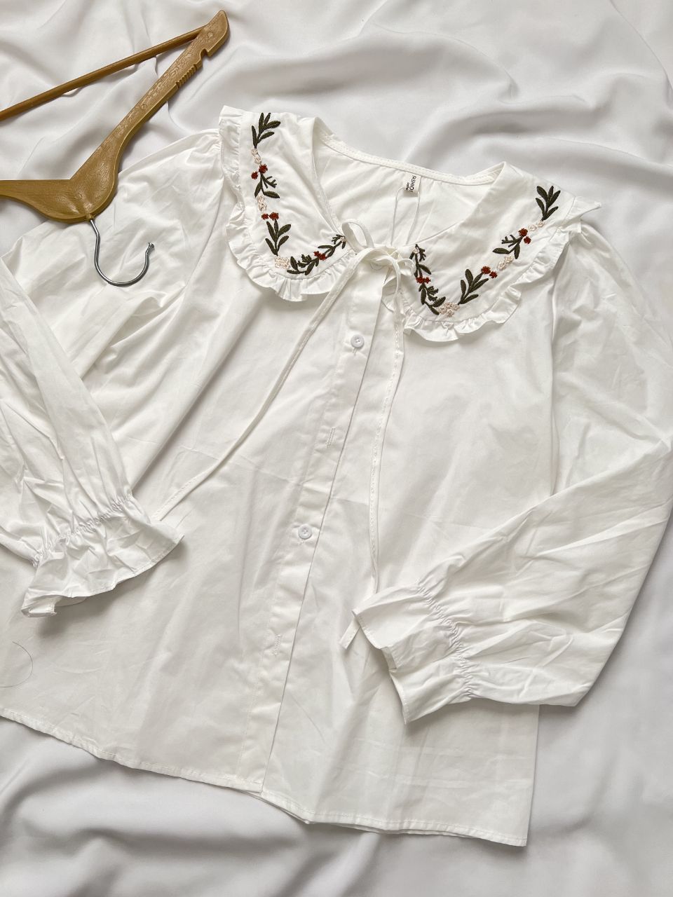 شومیز کتان یقه گلدوزی BB