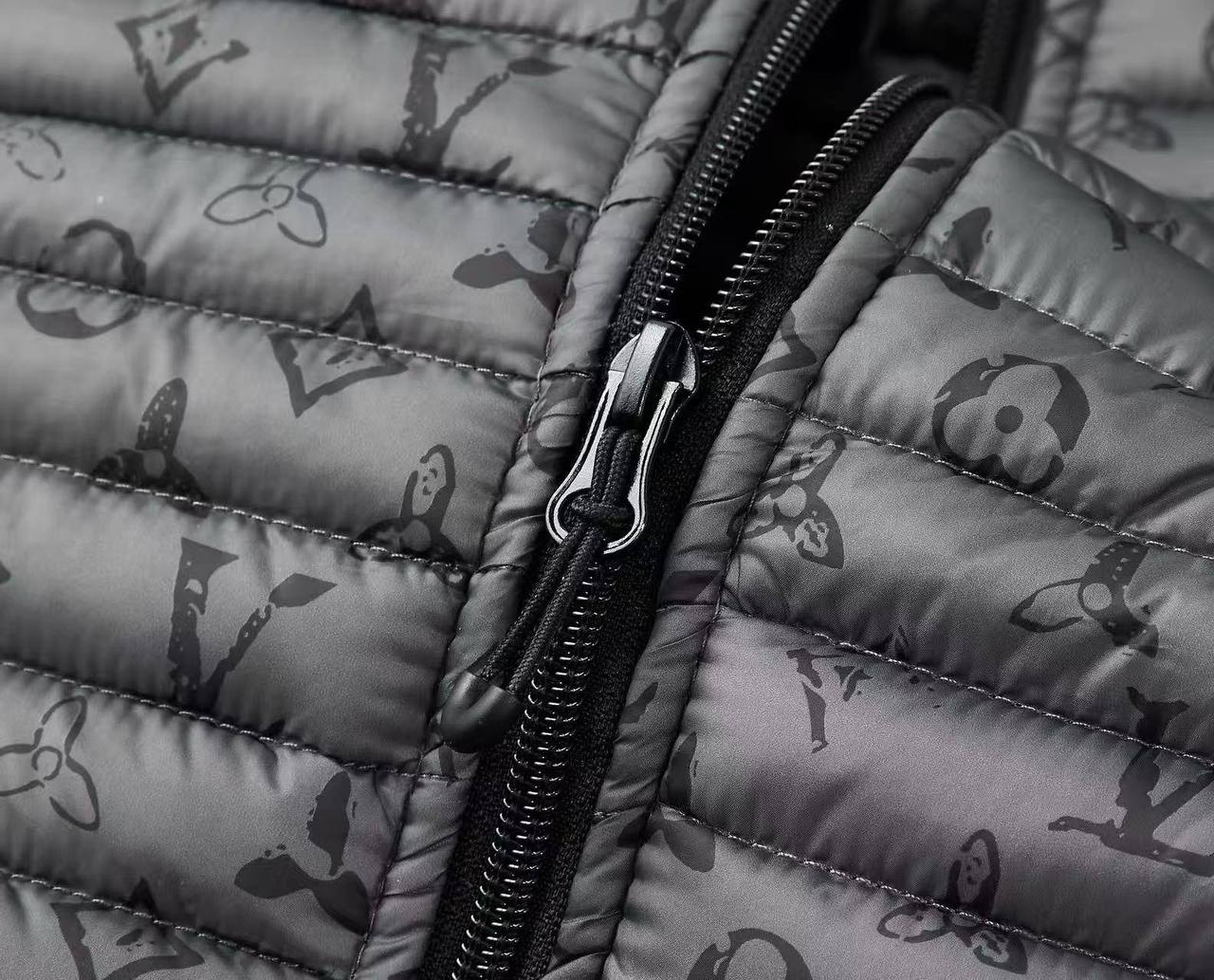 کاپشن طرح پر LV کد 077