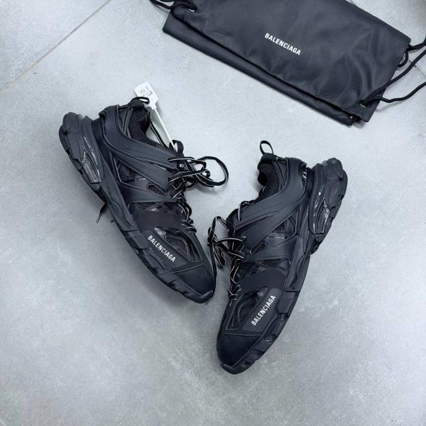 بالنسیاگا ترک مشکی 24