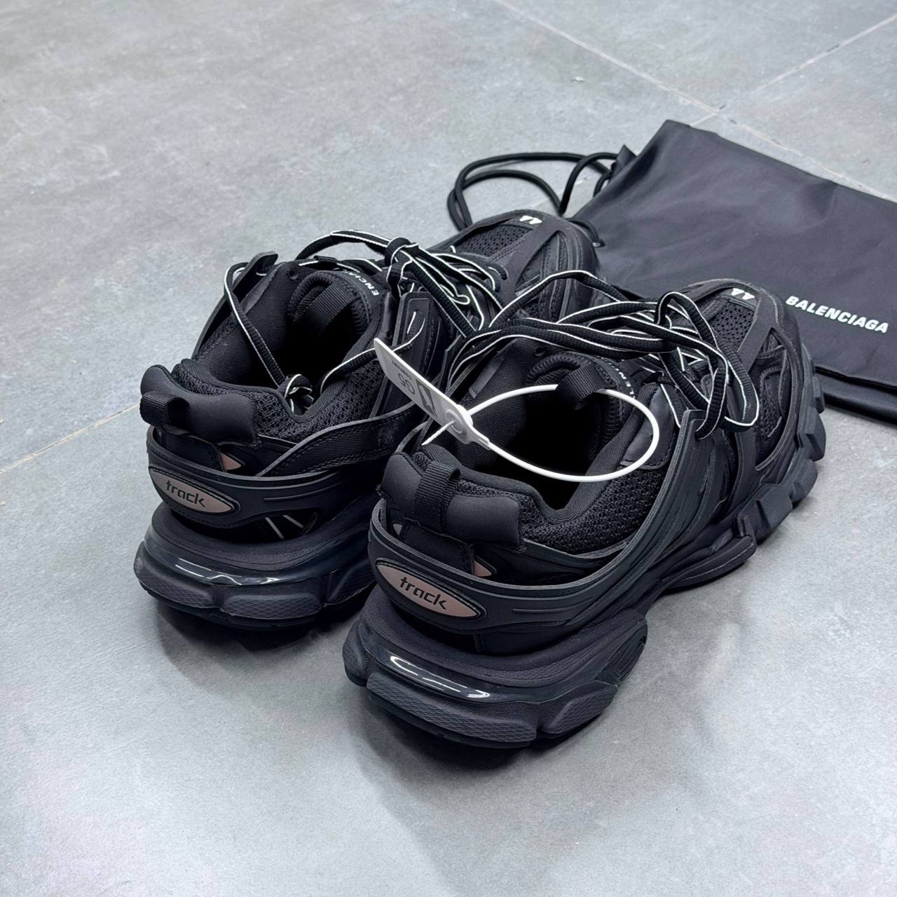 بالنسیاگا ترک مشکی