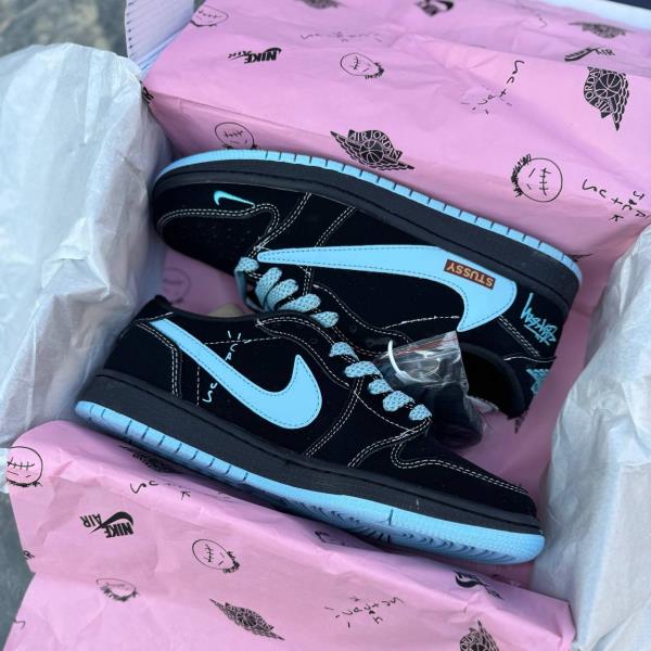 جردن 1 ترویس Nike Air Jordan 1Travis 147