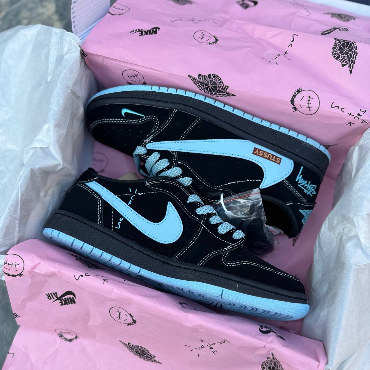 جردن 1 ترویس Nike Air Jordan 1Travis 147