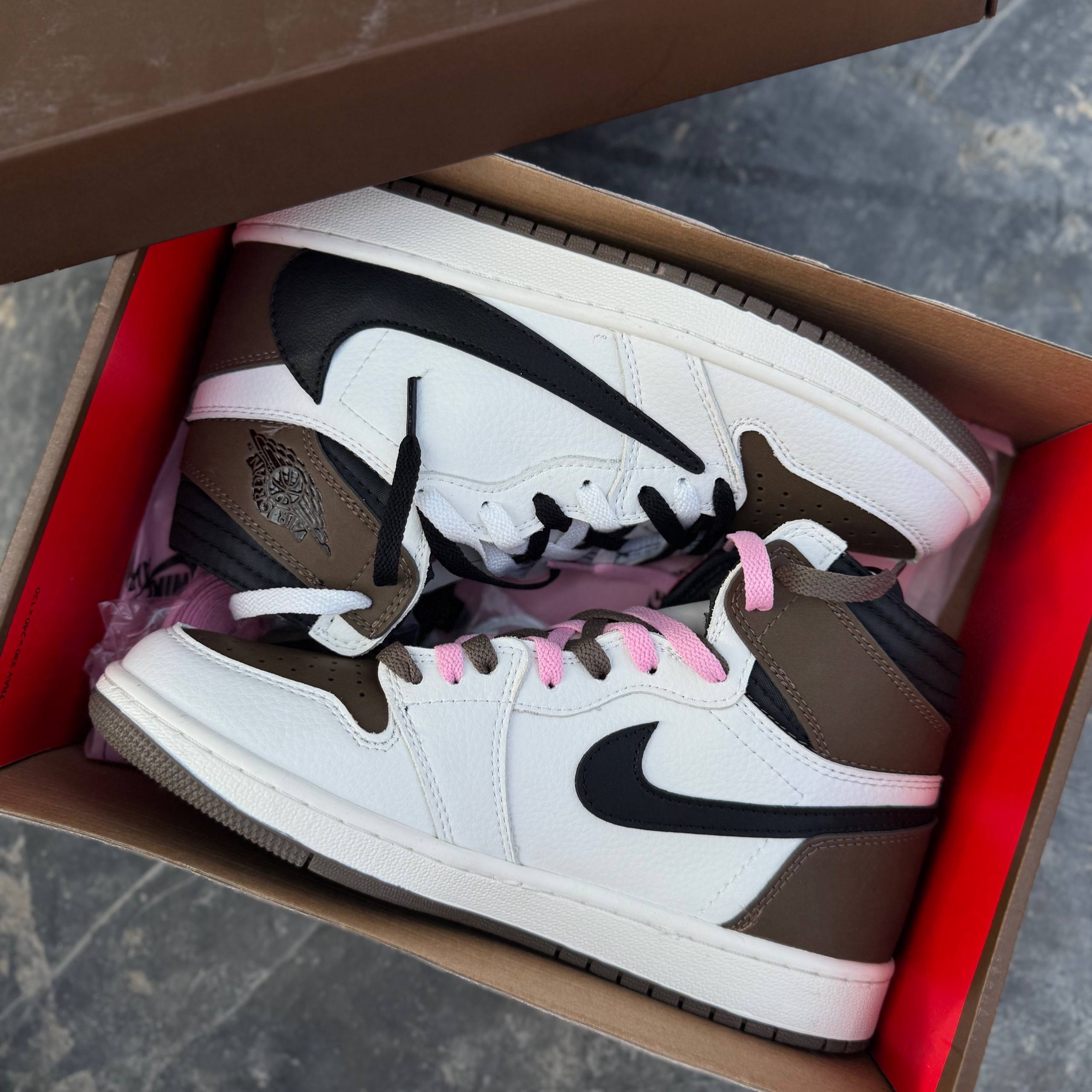 جردن 1 ترویس اسکات موکا Nike Air Jordan 1 Retro High OG SP Travis Scott Mocha 72
