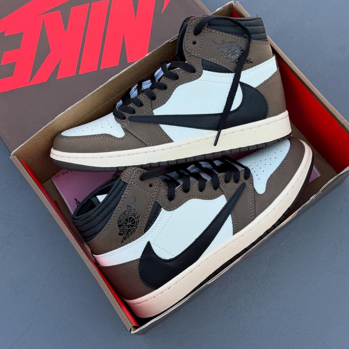 جردن 1 ترویس اسکات موکا Nike Air Jordan1Travis Scott Mocha 124