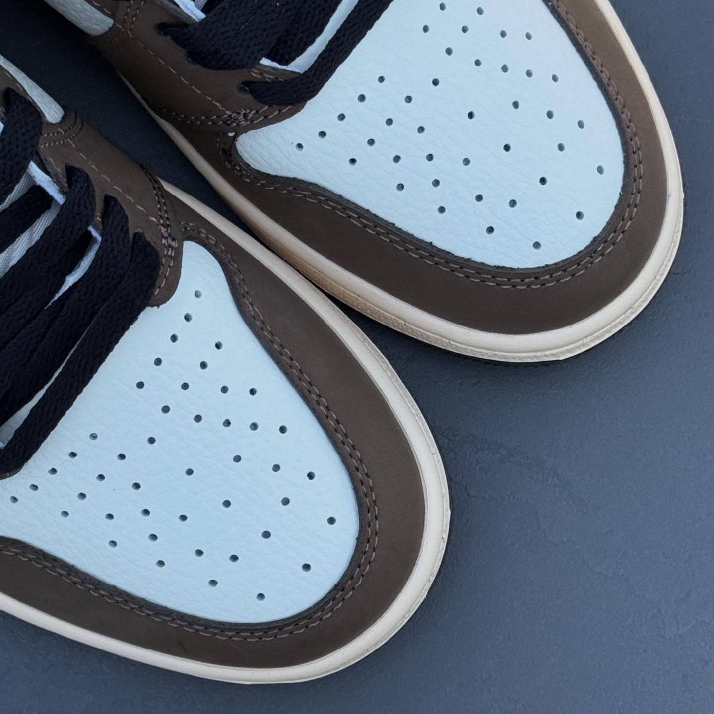 جردن 1 ترویس اسکات موکا Nike Air Jordan1Travis Scott Mocha 124