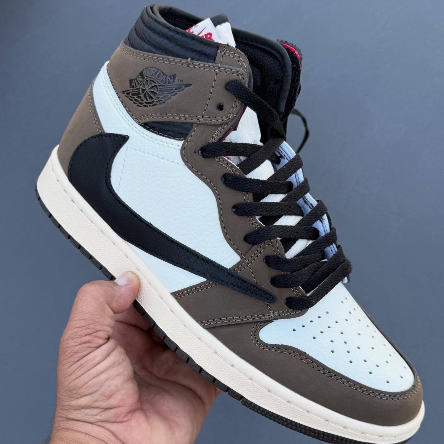جردن 1 ترویس اسکات موکا Nike Air Jordan1Travis Scott Mocha 124