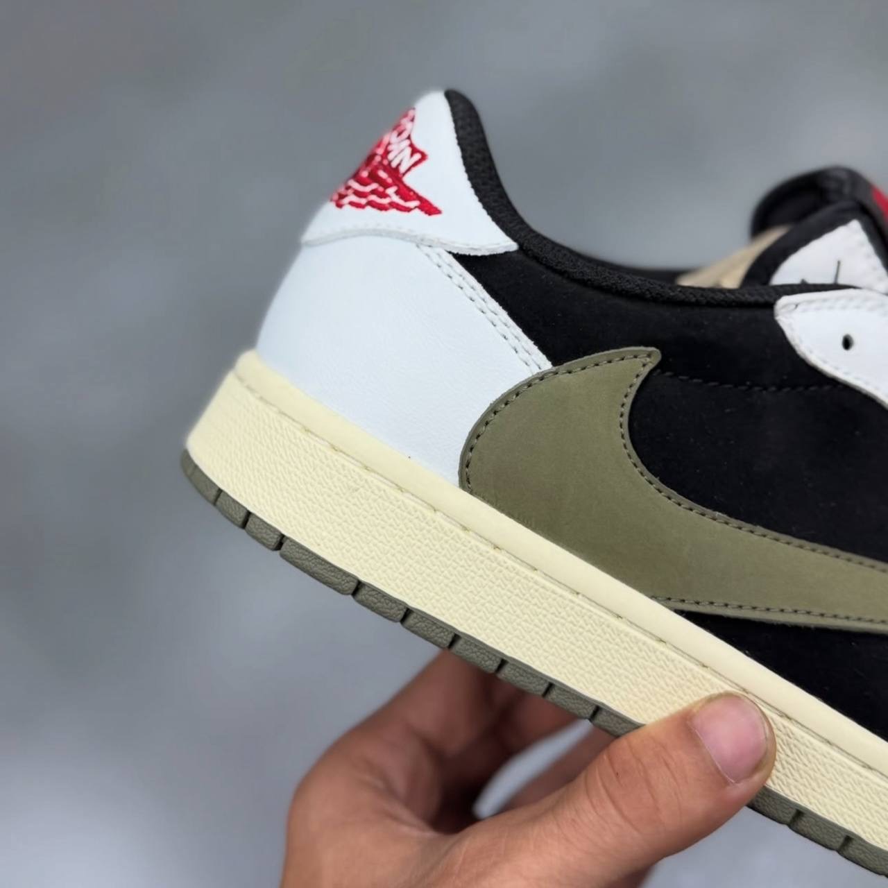 جردن 1 ترویس الیو Nike Air Jordan 1Travis 146