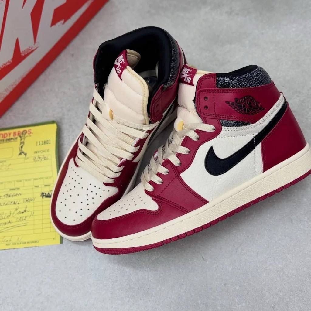 جردن وان شیکاگو لاست اند فاوند Nike Air Jordan1 Chicago Lost and Found 126