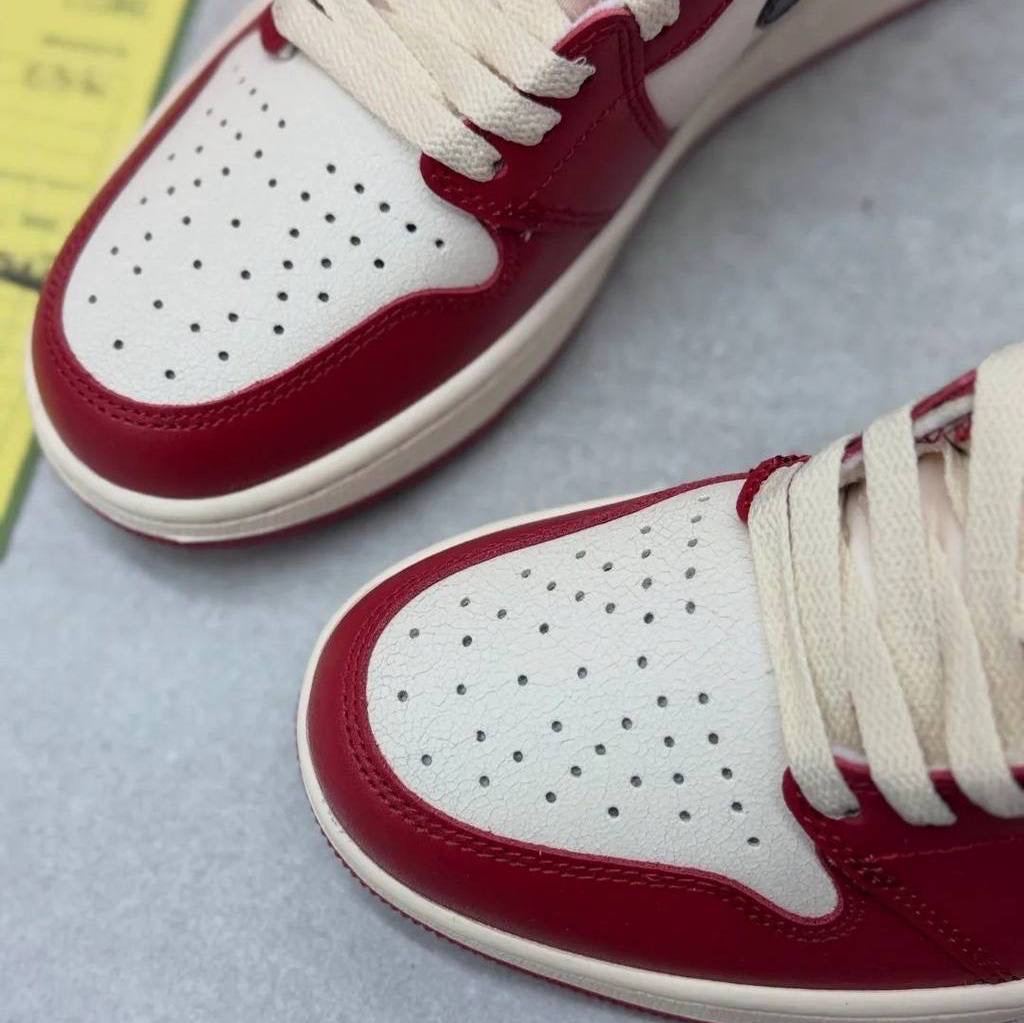 جردن وان شیکاگو لاست اند فاوند Nike Air Jordan1 Chicago Lost and Found 126