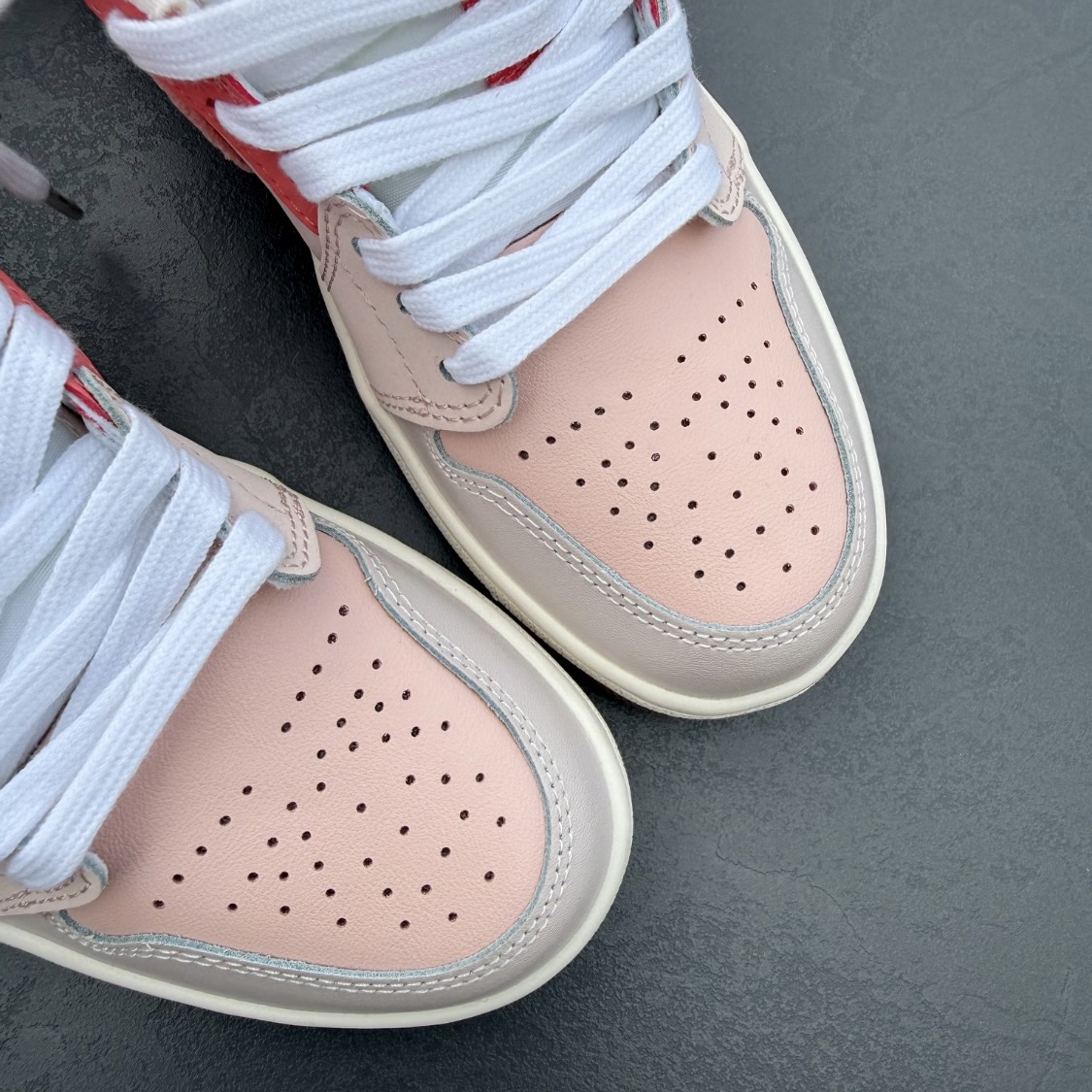 نایک ایر جردن وان صورتی Nike Air Jordan One  203