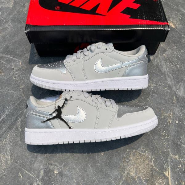 نایک ایر جردن وان متالیک سیلور Nike Air Jordan 1 Low 153
