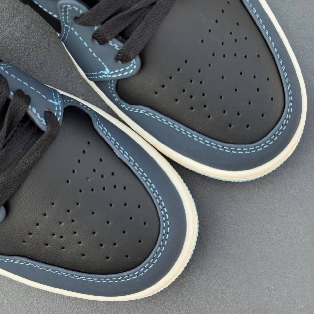 نایک ایر جردن وانNike Air Jordan 1