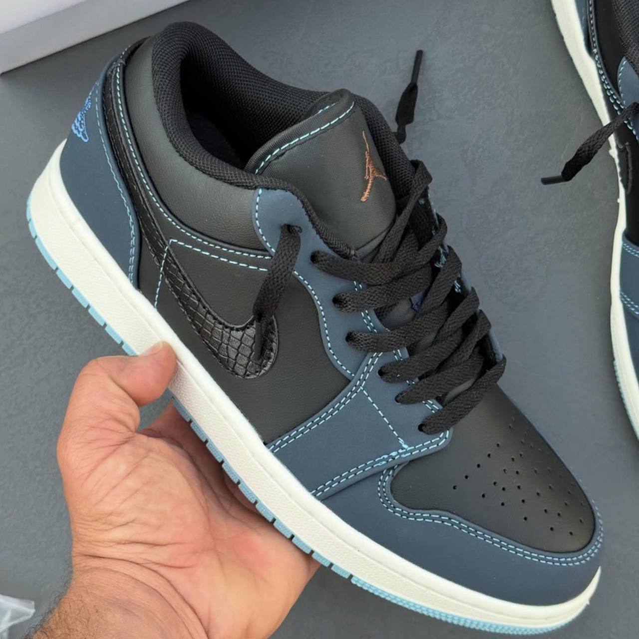 نایک ایر جردن وانNike Air Jordan 1