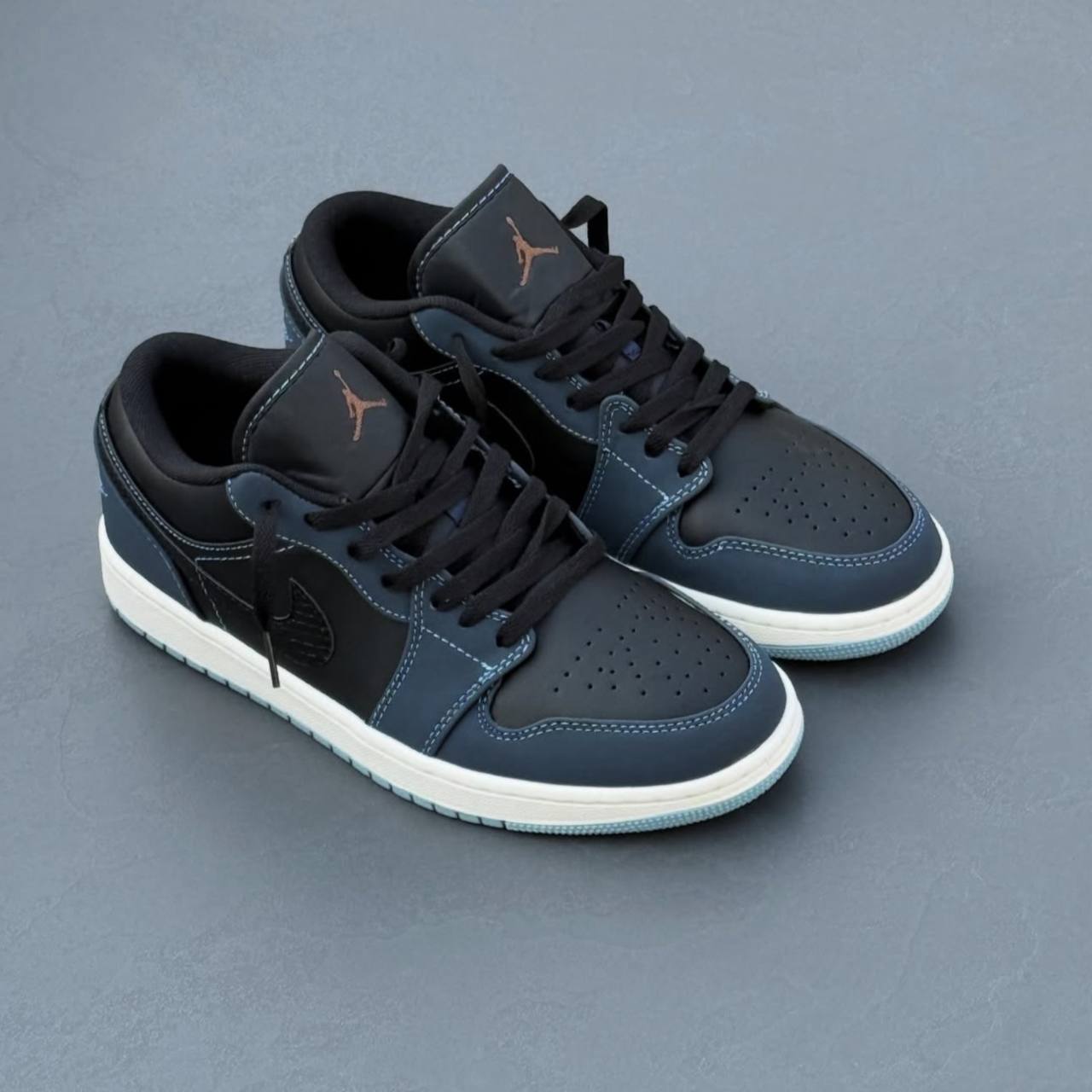 نایک ایر جردن وانNike Air Jordan 1