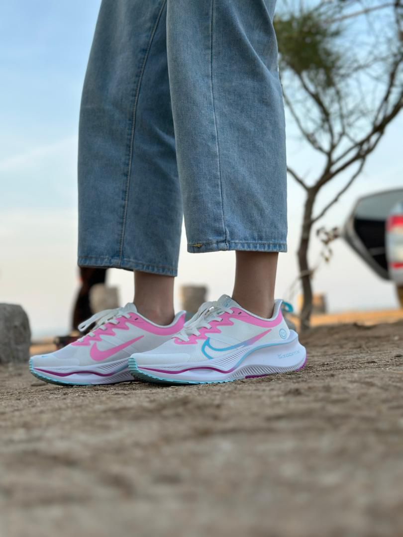 نایک لبخند ۲۰۲۳ 