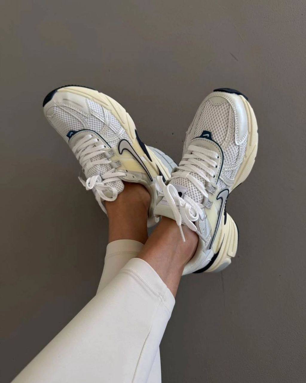  نایک وی تو کی ران Nike v2k run کد