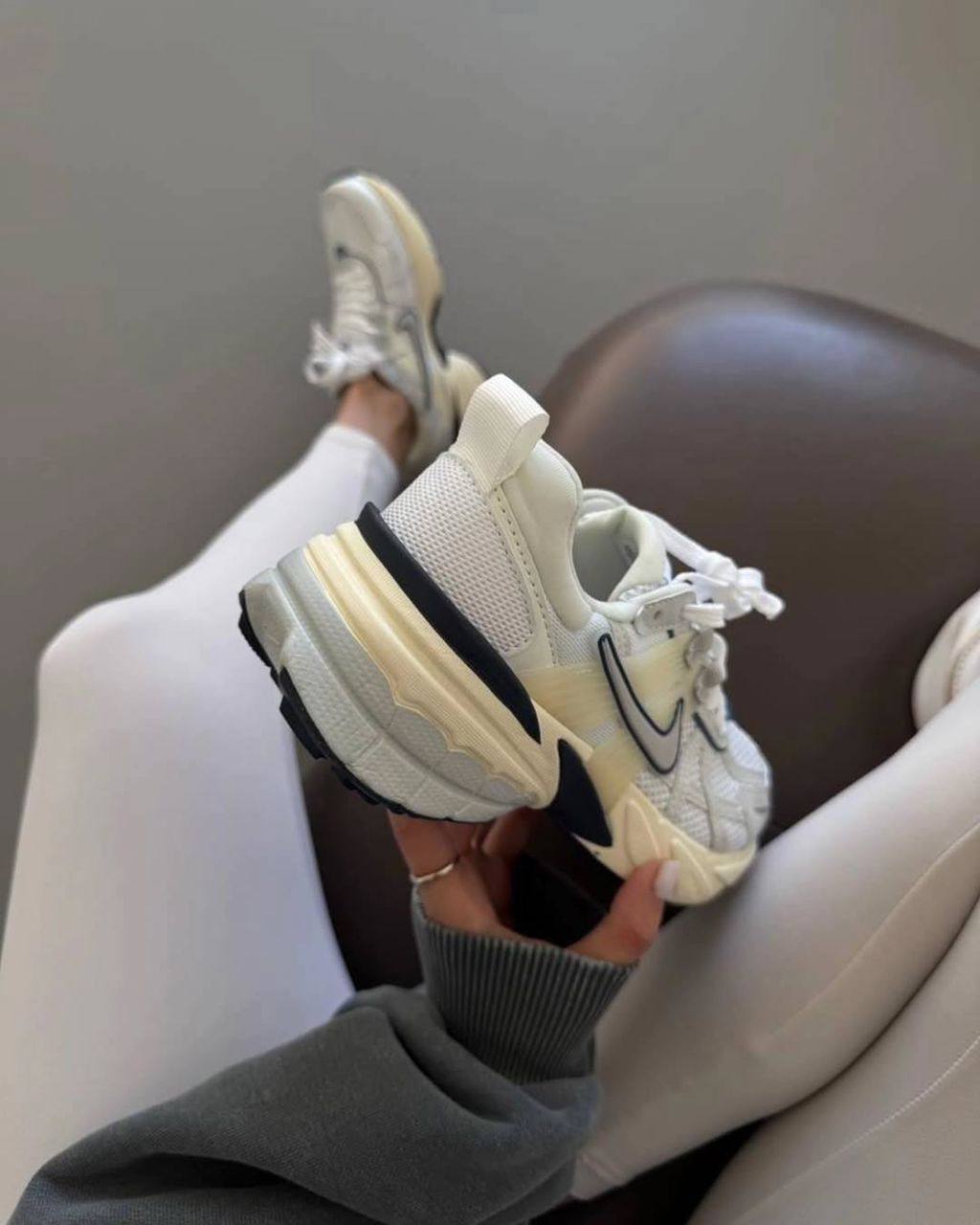  نایک وی تو کی ران Nike v2k run کد