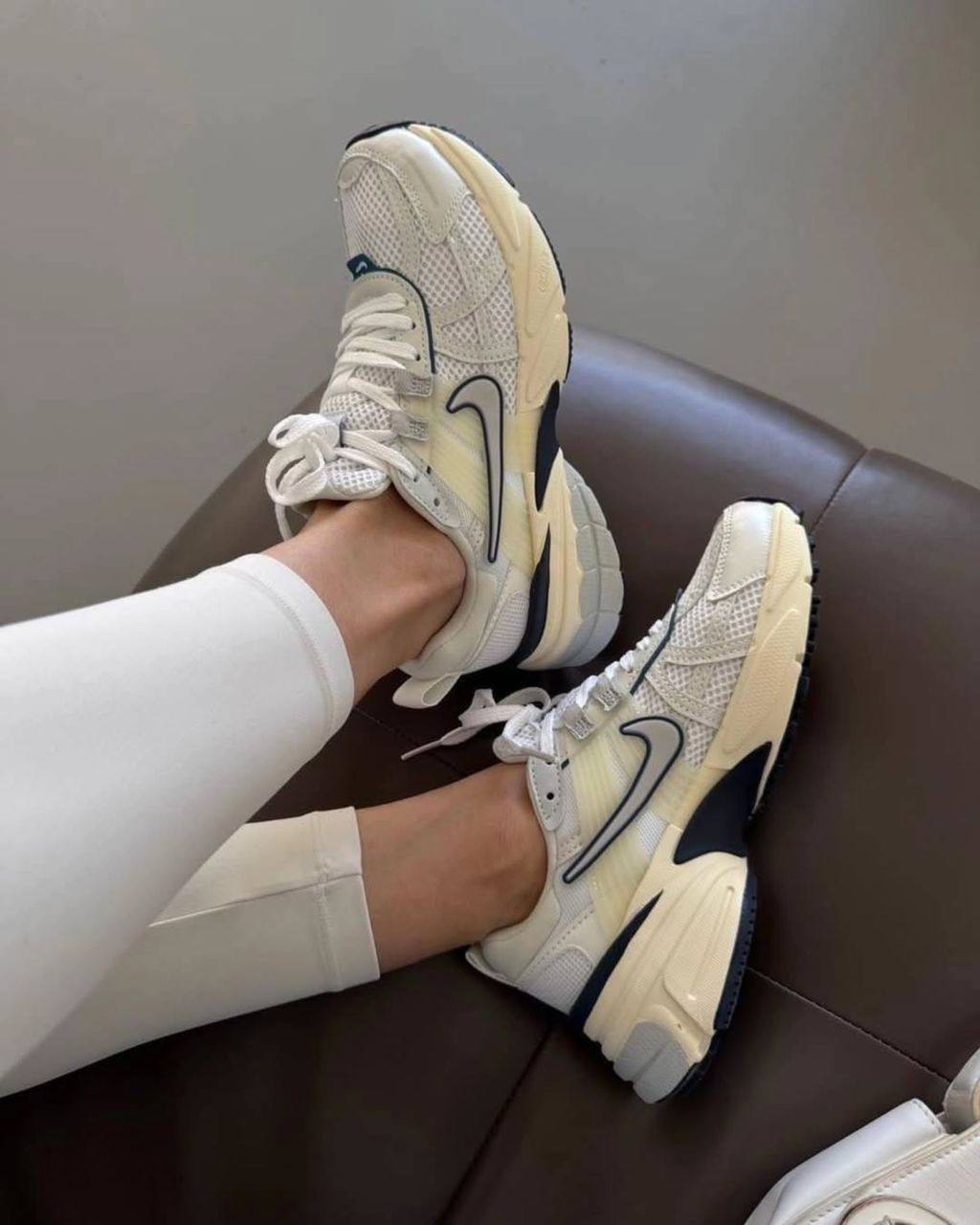  نایک وی تو کی ران Nike v2k run کد