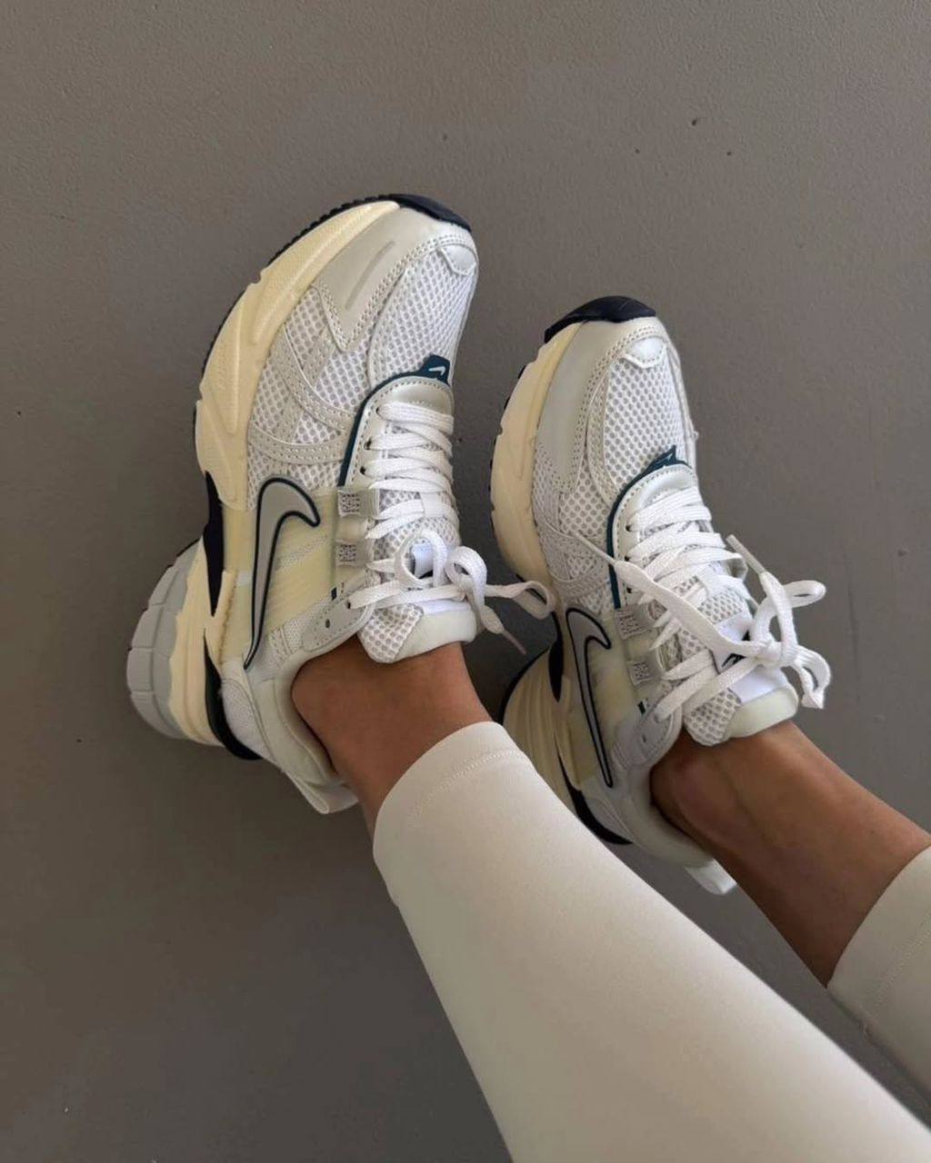  نایک وی تو کی ران Nike v2k run کد