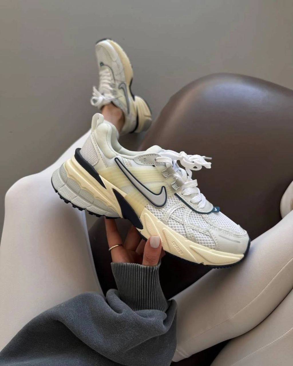  نایک وی تو کی ران Nike v2k run کد