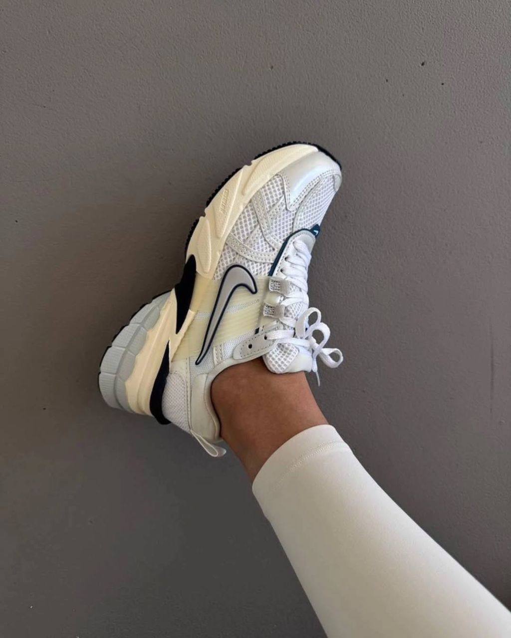  نایک وی تو کی ران Nike v2k run کد