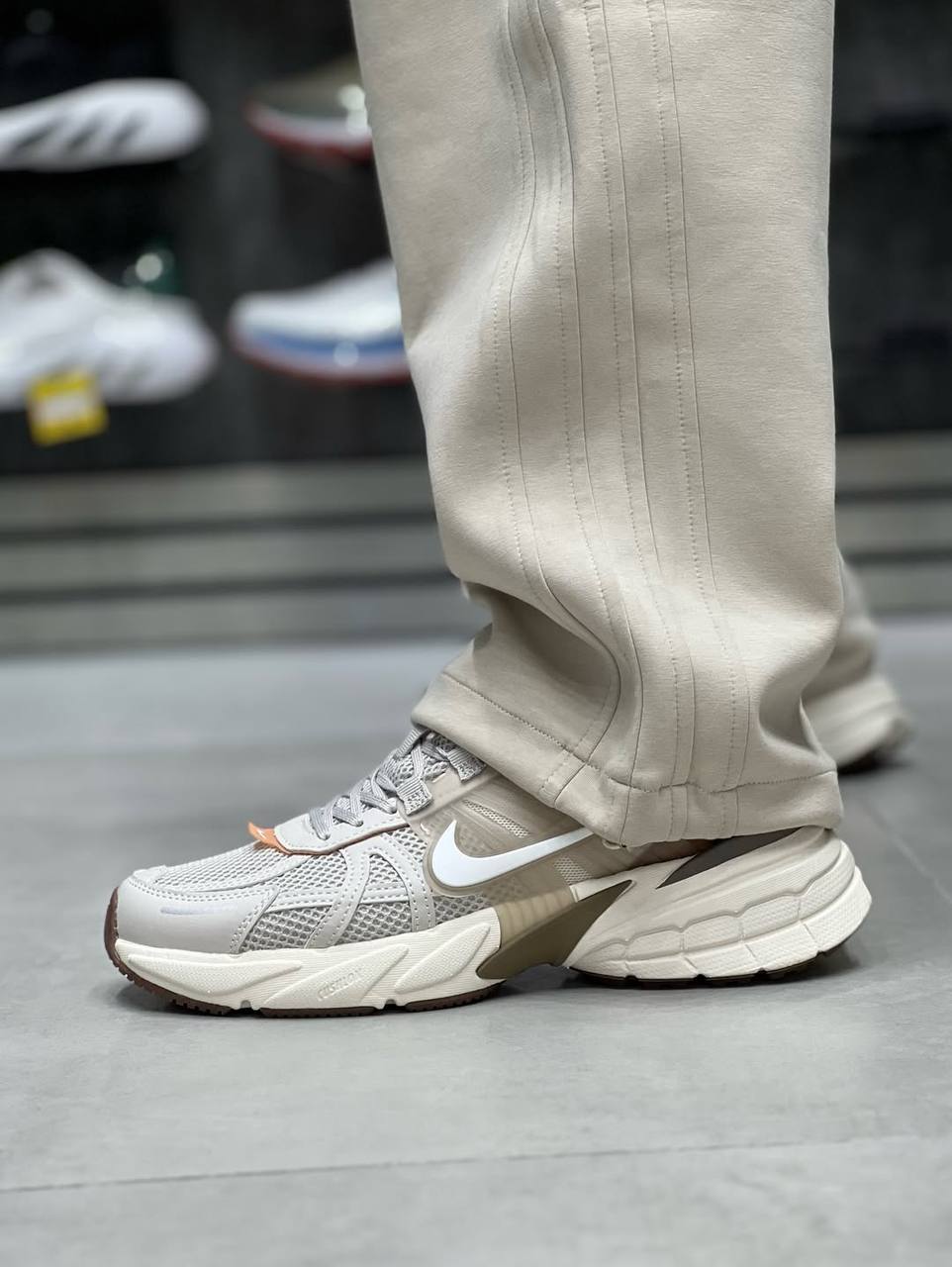  نایک وی تو کی ران Nike v2k run کد