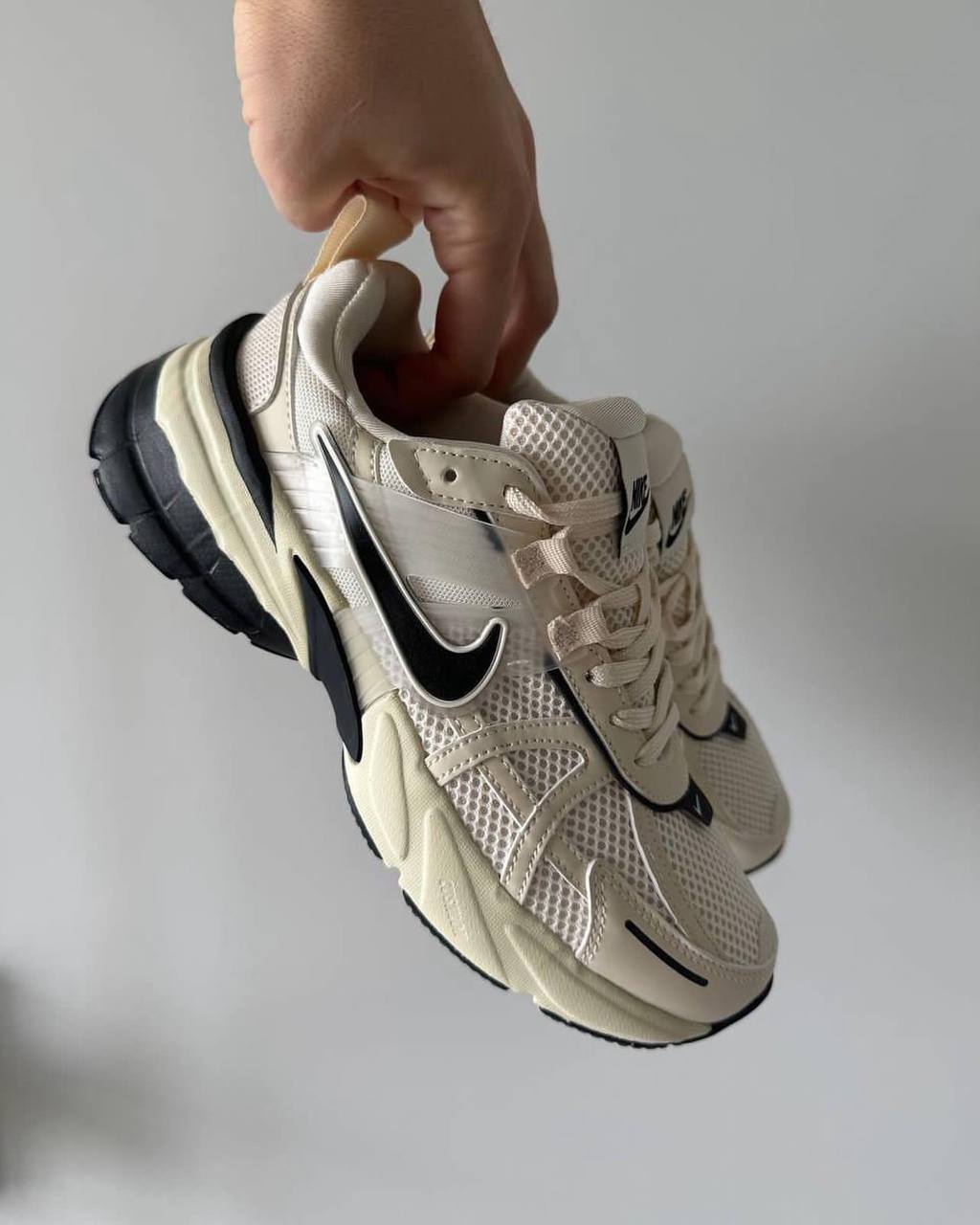  نایک وی تو کی ران Nike v2k run کد