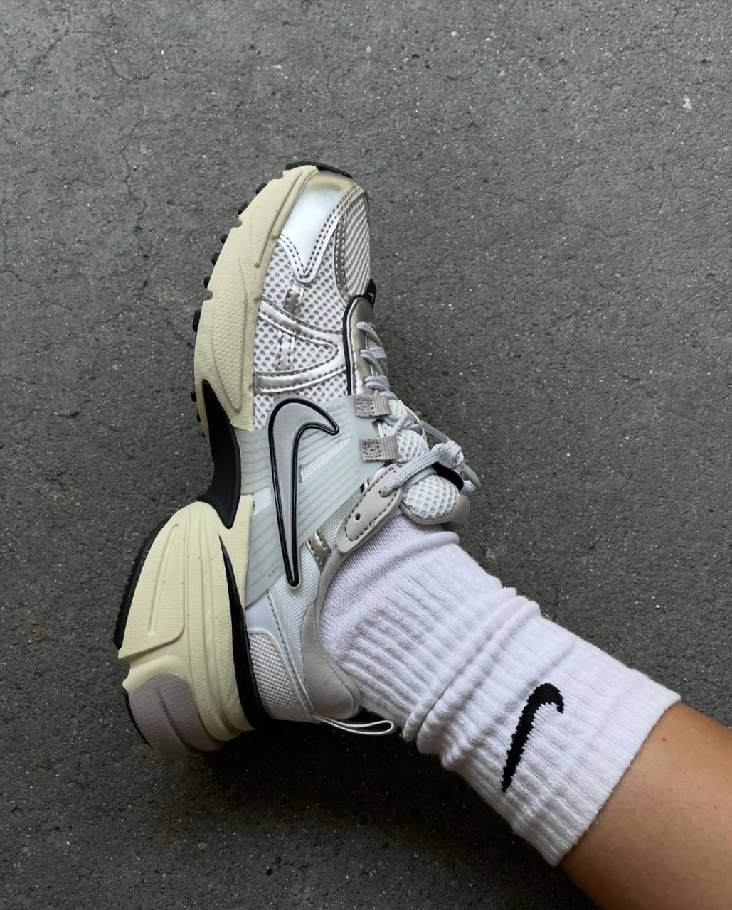  نایک وی تو کی ران Nike v2k run کد