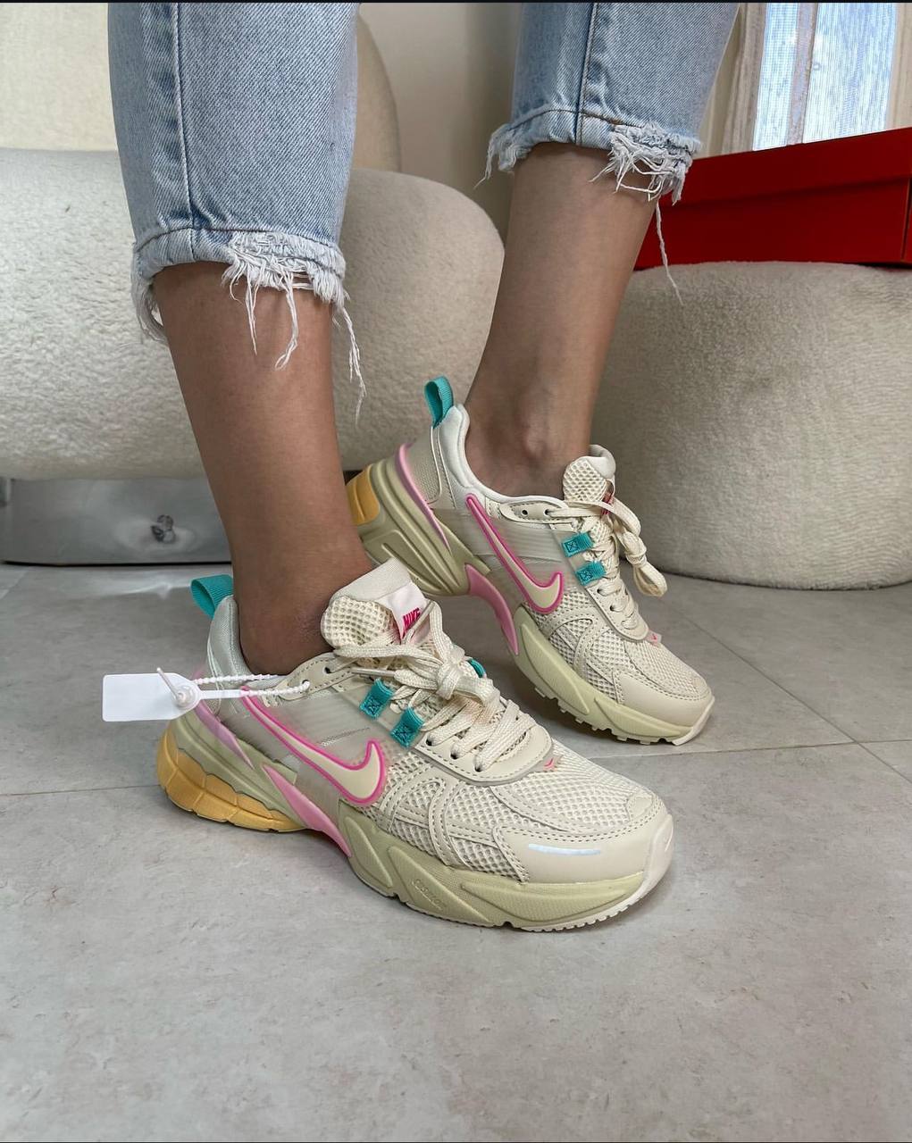  نایک وی تو کی ران Nike v2k run کد