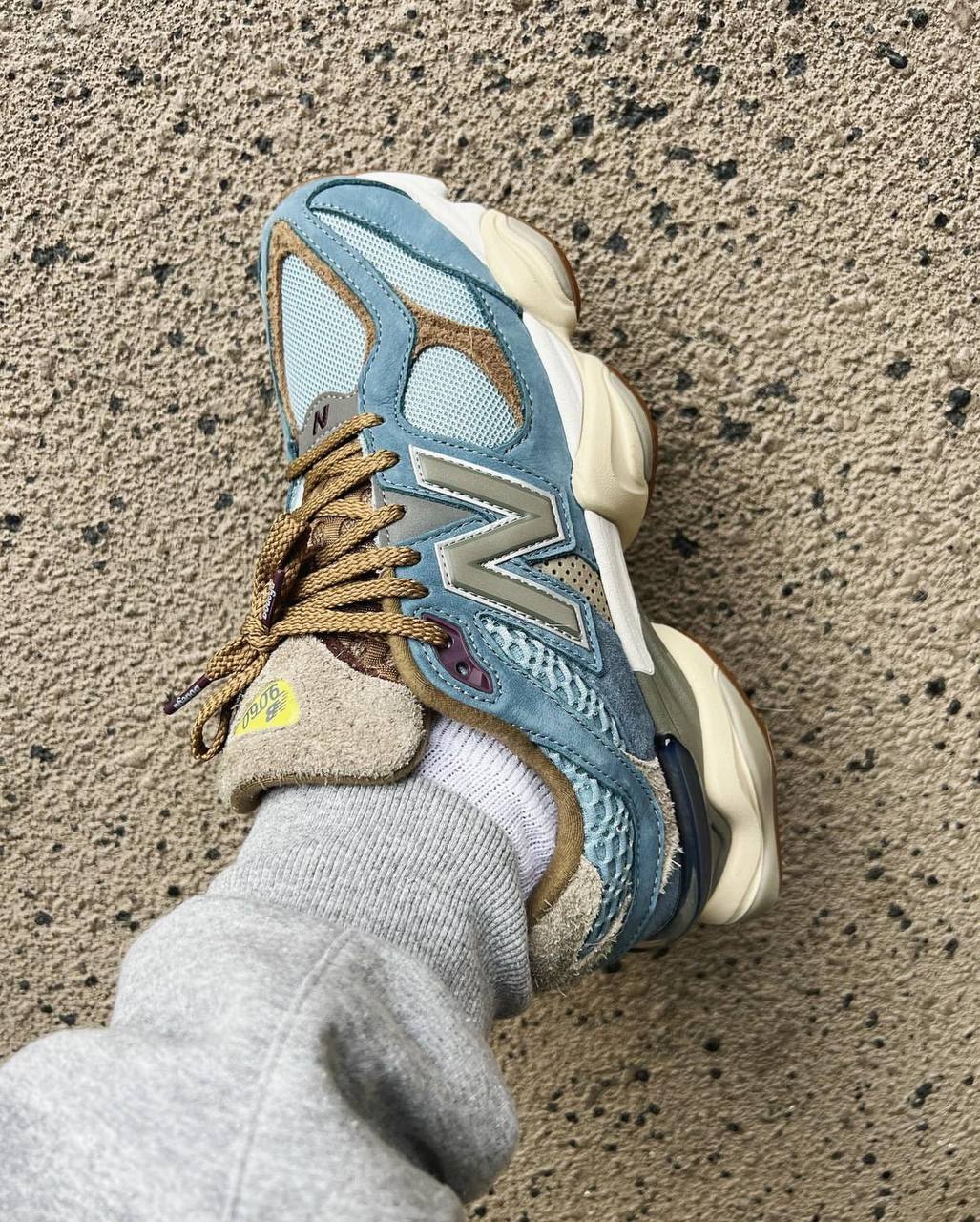 نیو بالانس ۲۰۰۲ رومی کد