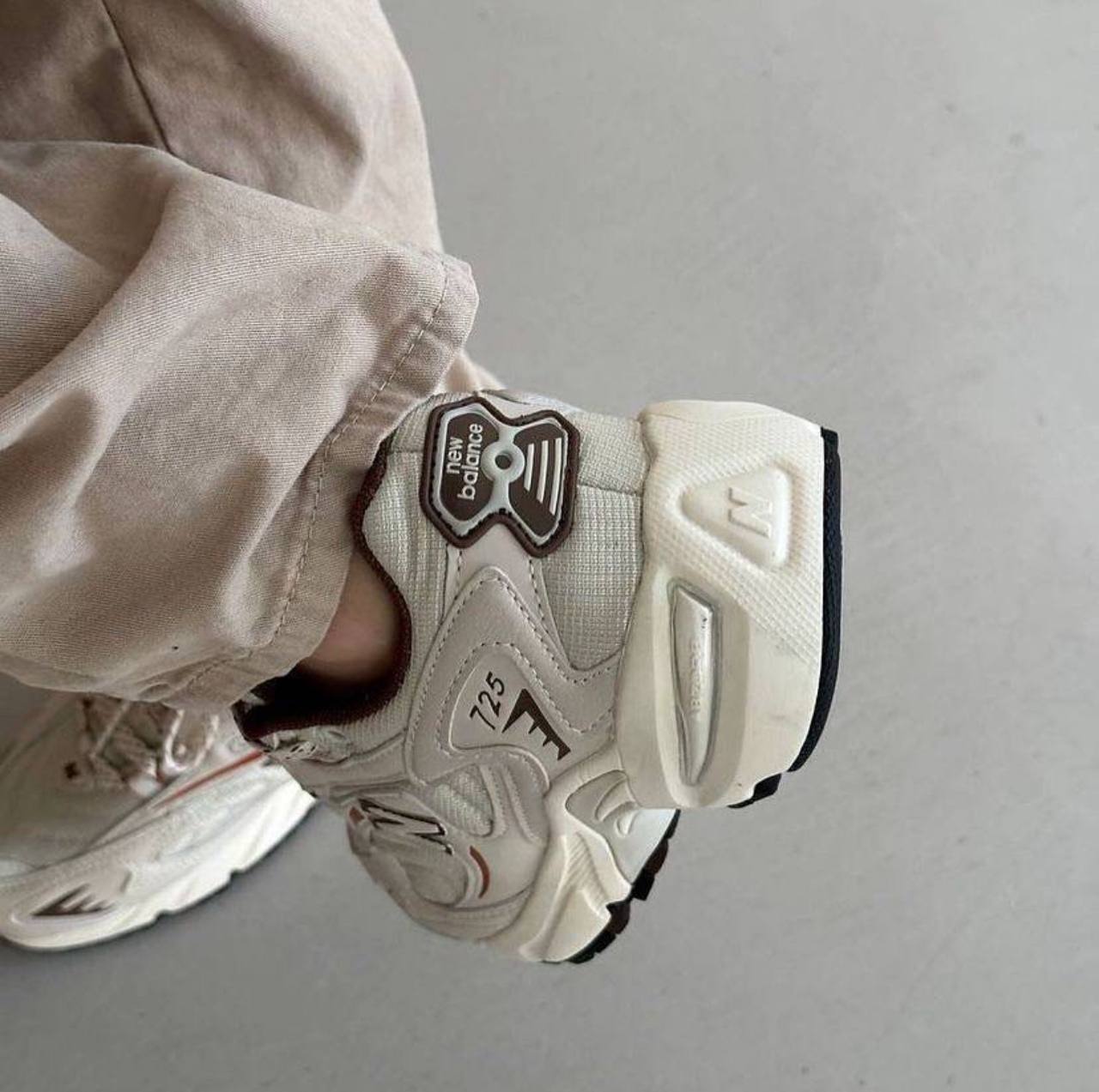 نیو بالانس 725 کد